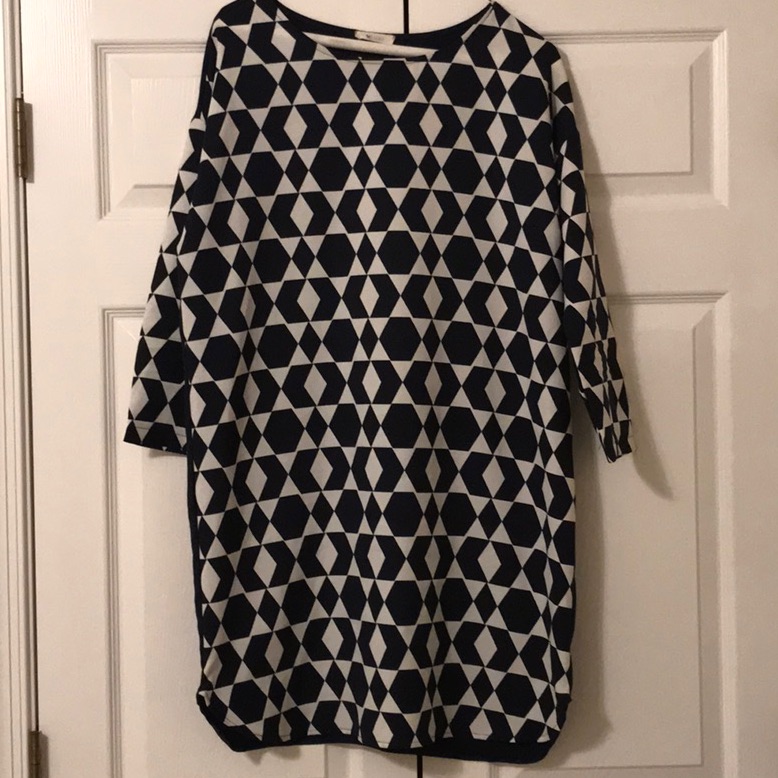 Everly Geometric Print Tunic Solid Back